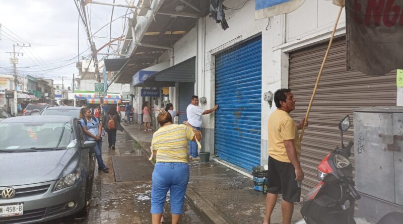 Da el gobierno de Alfonso Baca mantenimiento al Mercado de Paraíso y prepara su remodelación