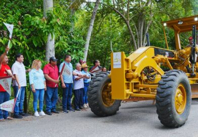 Banderazo a obras carreteras en Comalcalco con inversión de 3.8 mdp