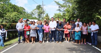 Entrega Ovidio Peralta pavimentación de entrada El Mangal, en Arroyo Hondo primera