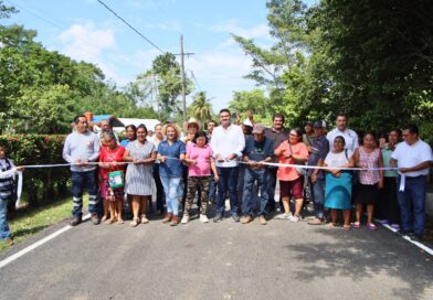 Entrega Ovidio Peralta pavimentación de entrada El Mangal, en Arroyo Hondo primera