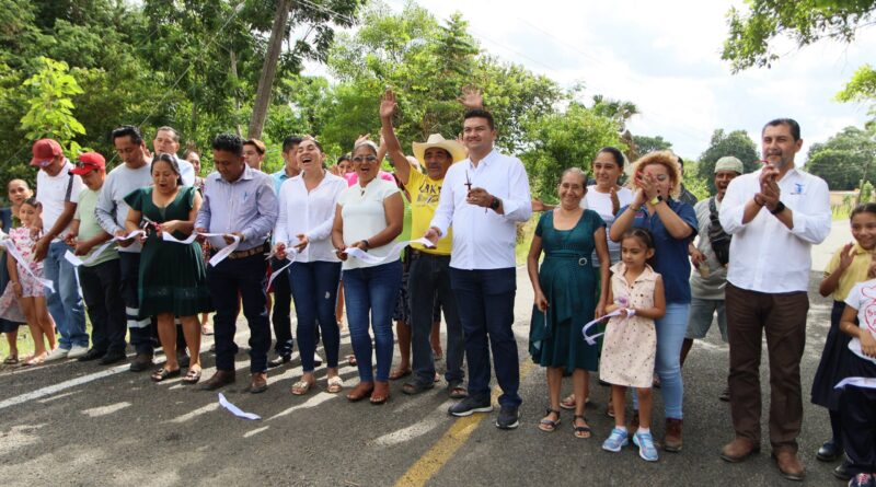 Cumple Ovidio Peralta otro de sus compromisos de campaña; colonia El Limón estrena carretera