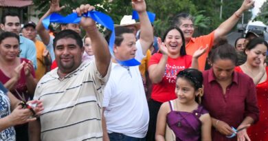 Cumple alcalde Alfonso Baca Sevilla a familias de Nicolás Bravo 3ra con pavimentación