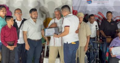Honra alcalde de Paraíso a músicos
