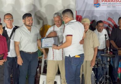 Honra alcalde de Paraíso a músicos