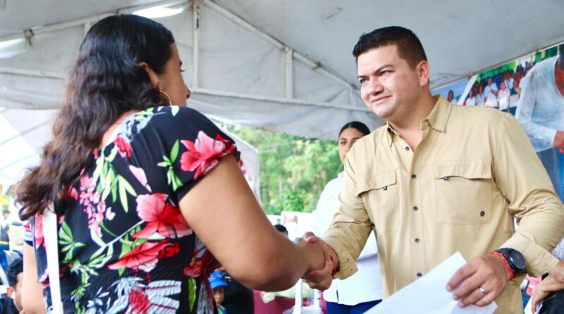 Lleva gobierno de Ovidio Peralta Día del Pueblo a habitantes de Zapotal segunda