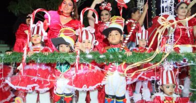 Vive Comalcalco una noche inolvidable con el Tradicional Desfile Navideño