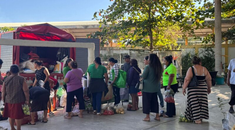 Llega a familias del Escribano de Paraíso la Tienda en Movimiento