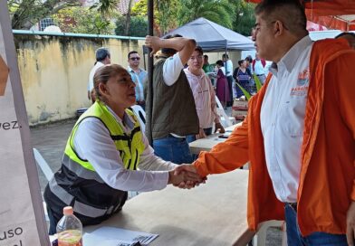Atestigua alcalde Alfonso Baca beneficios de la tienda en Movimiento