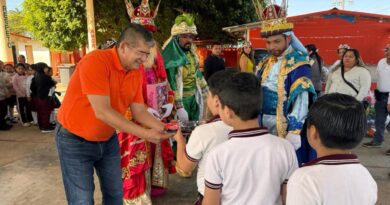 Lleva Alfonso Baca a los Reyes y miles de juguetes para niños paraiseños
