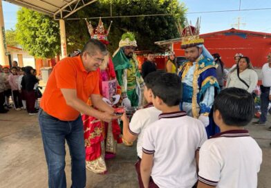 Lleva Alfonso Baca a los Reyes y miles de juguetes para niños paraiseños