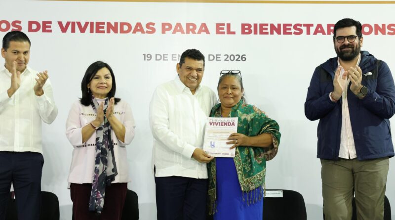 Cumplen sueño de tener su casa en Centro